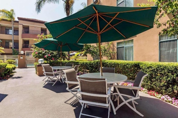 Ramada Suites by Wyndham San Diego image 6