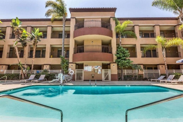 Ramada Suites by Wyndham San Diego image 8